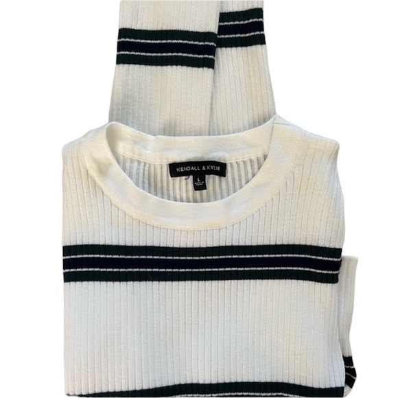 Like New Kendall & Kylie striped sweater - Picture 4 of 5